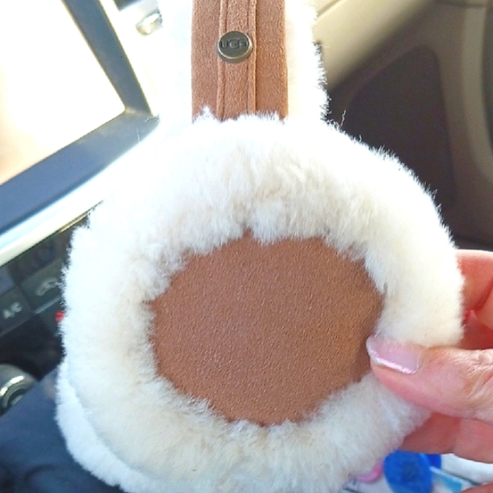 Gorgeous! ⚜️UGG⚜️ Cream and Tan Sheepskin Earmuffs - Picture 5 of 11
